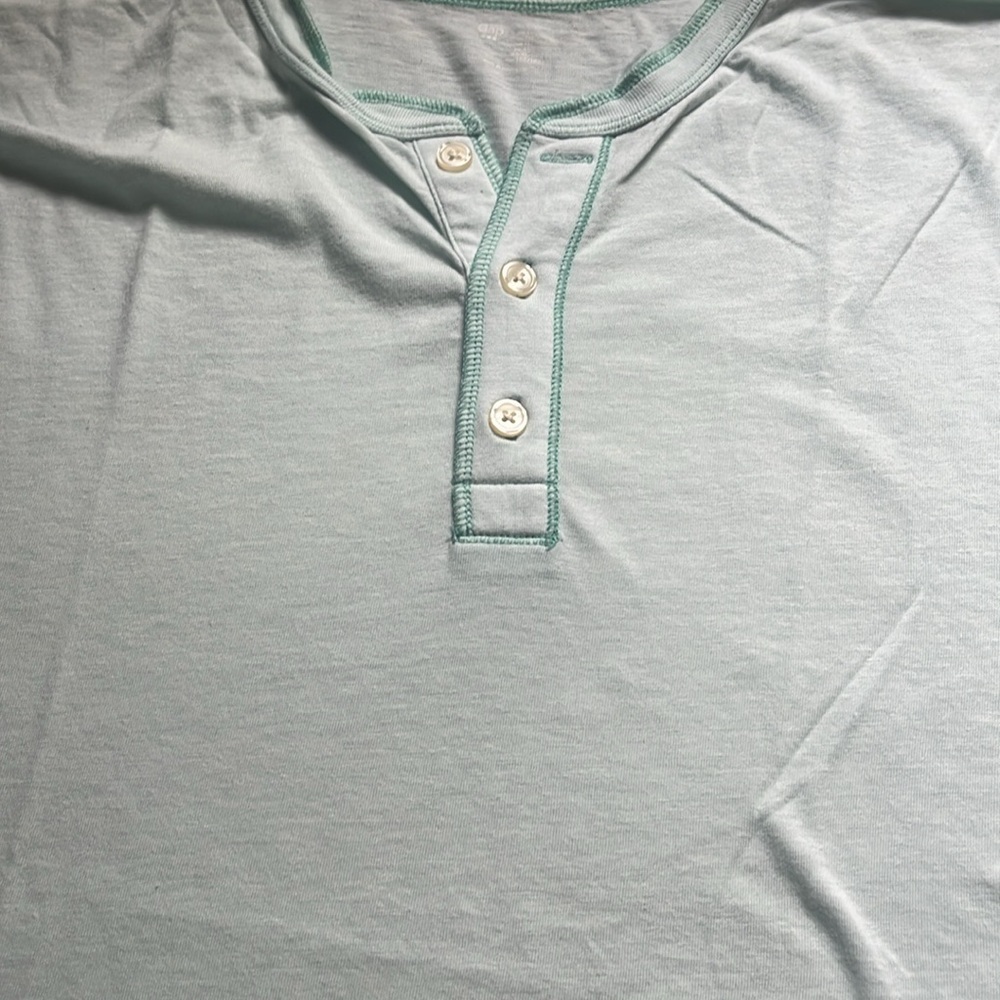 Gap tee - Picture 2 of 2